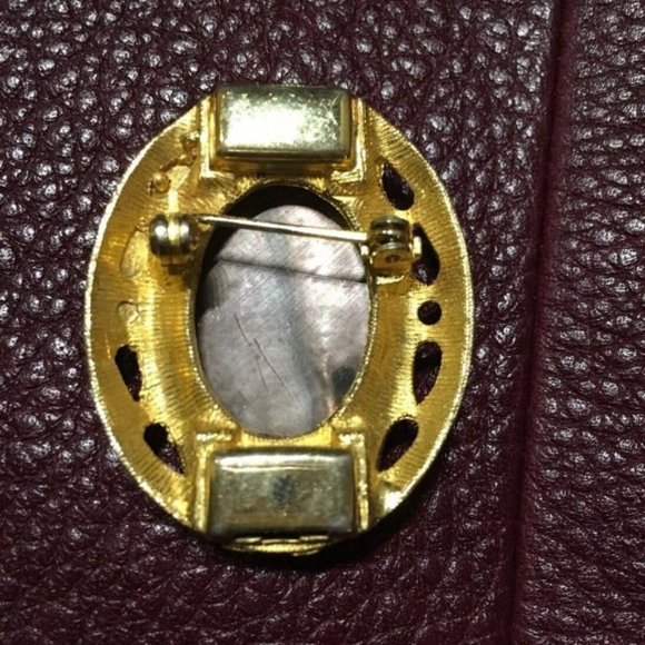 Cameo Mother of Pearl Abalone Gold Pin Brooch - Picture 3 of 4
